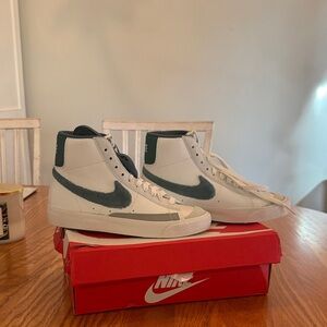 Nike KIDS White and Pine Green Blazer Mid 77 (Fuzzy Swoosh)